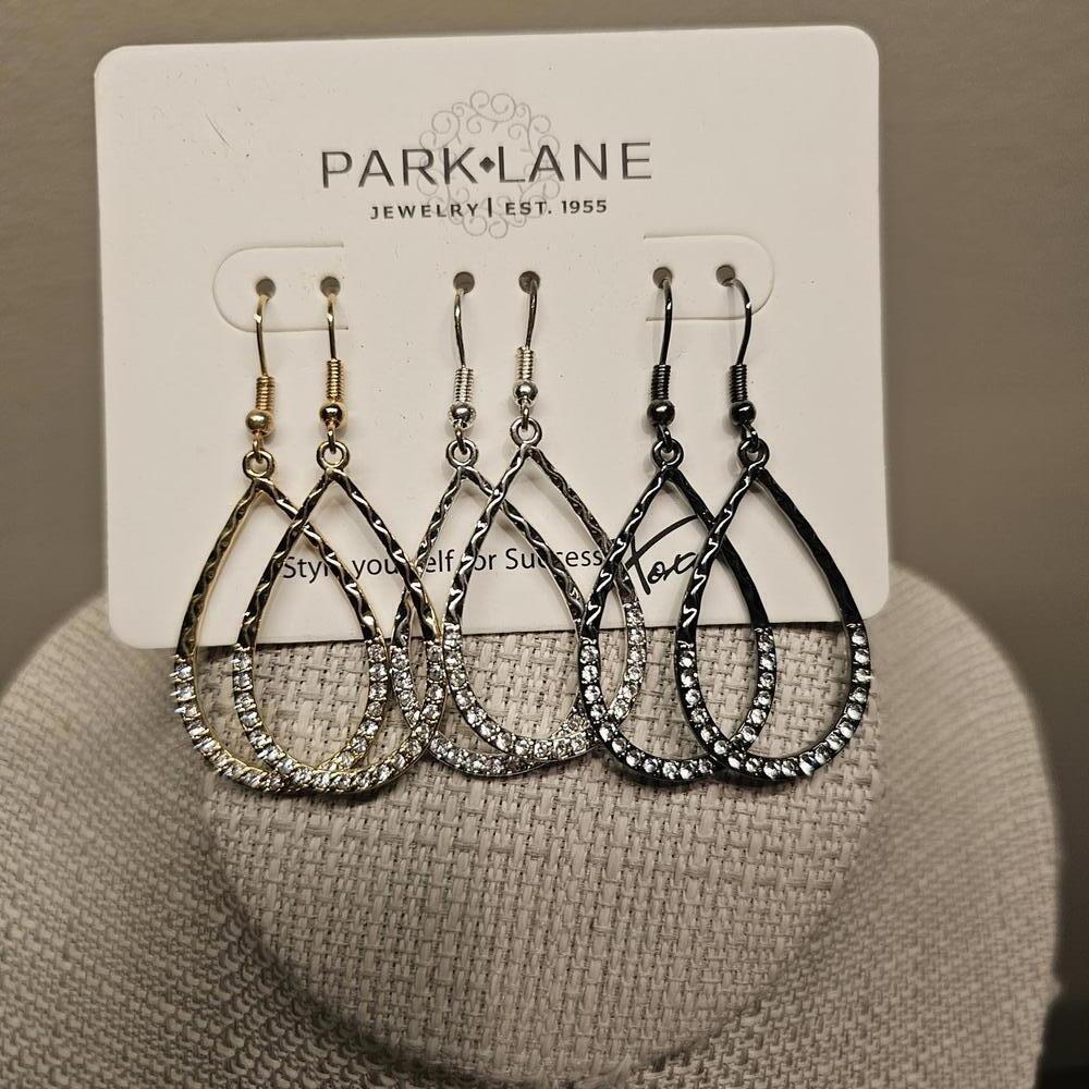 Oui Earring Set - Picture 2 of 8